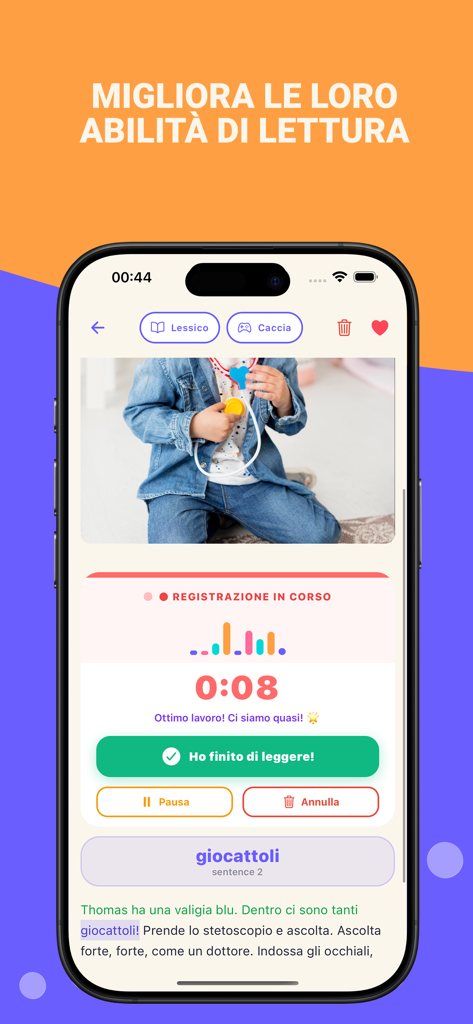 Bambino che si esercita a leggere ad alta voce con registrazione ed evidenziazione karaoke per migliorare la lettura